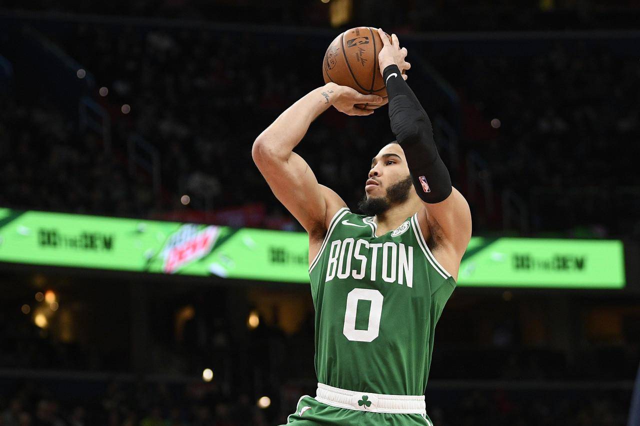 爱游戏平台-波士顿凯尔特人今夜单刀错失,志在NBA常规赛名次提升,球迷炸锅,医务组通报恢复的简单介绍