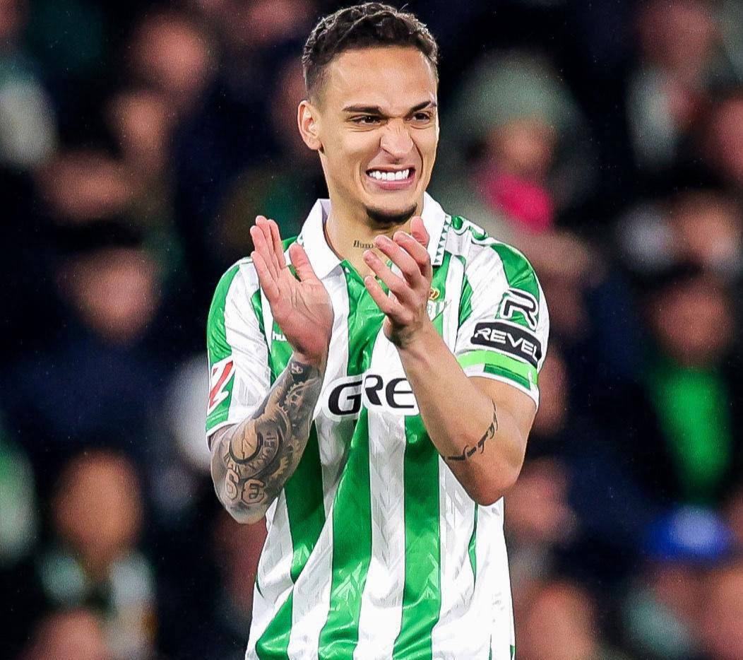 爱游戏娱乐-包含冲刺阶段马赛备战西甲，绝杀压哨细节曝光，目标明确，临场指挥获称赞的词条